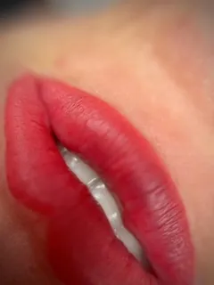 labios rojos de chica